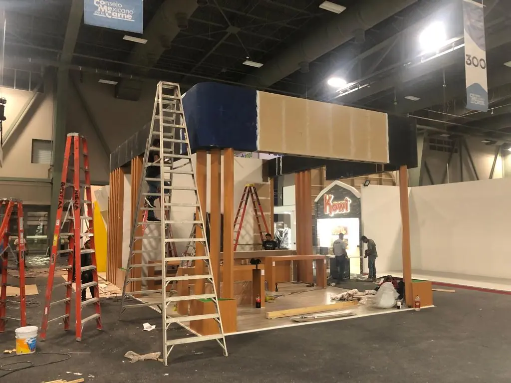 Montaje y desmontaje de stand para exposición